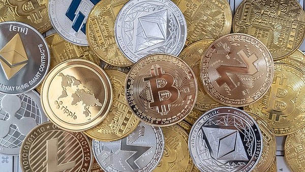 深夜币市观察：BTC/ETH震荡中的机会与陷阱